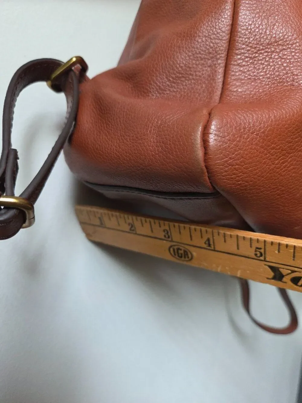 EUC FOSSIL GENUINE LEATHER BROWN SUPER CUTE PACK PACK MEDIUM
